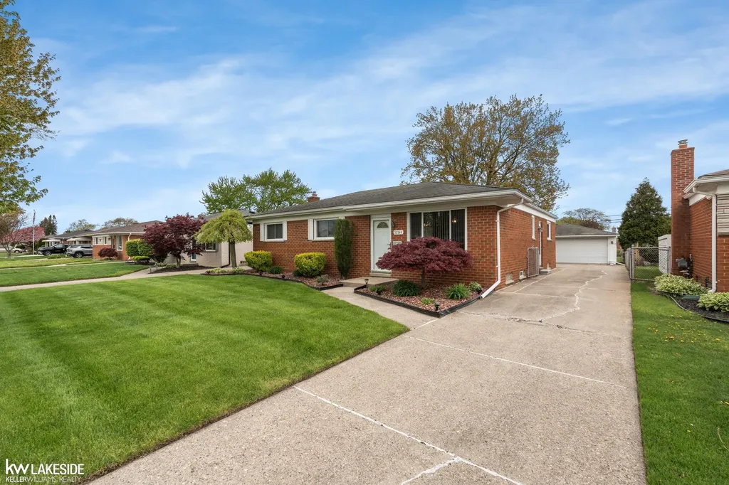 32344 Firwood Warren City MI 48088