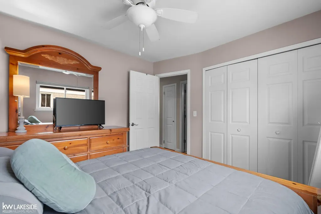 32344 Firwood Warren City MI 48088