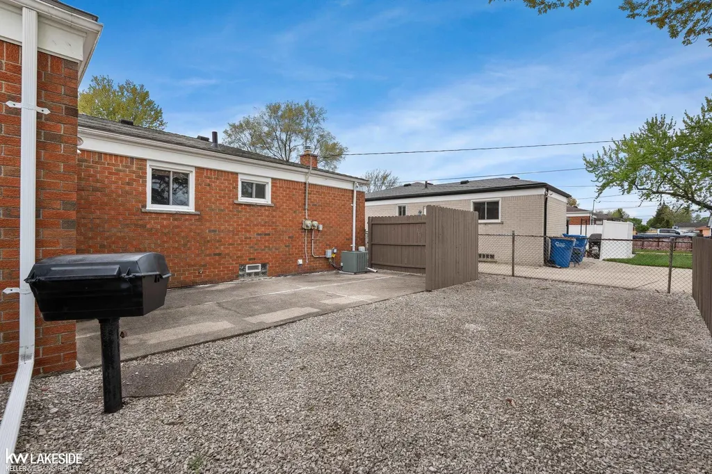 32344 Firwood Warren City MI 48088