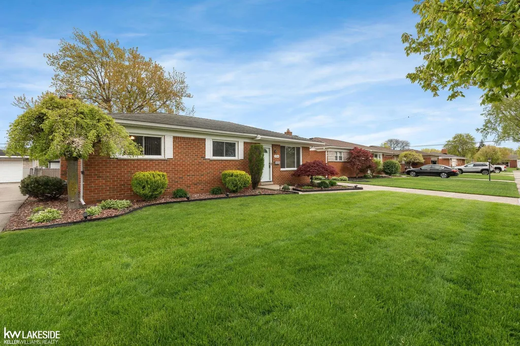 32344 Firwood Warren City MI 48088