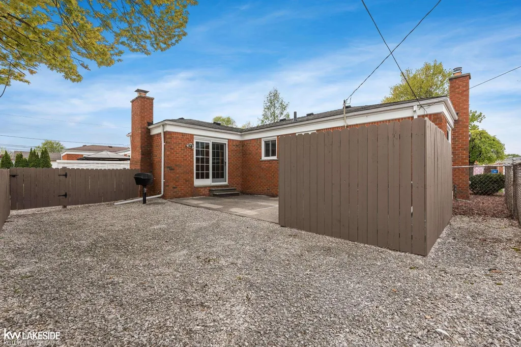 32344 Firwood Warren City MI 48088