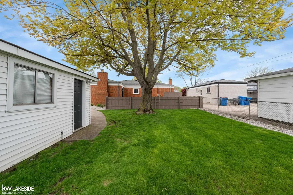 32344 Firwood Warren City MI 48088