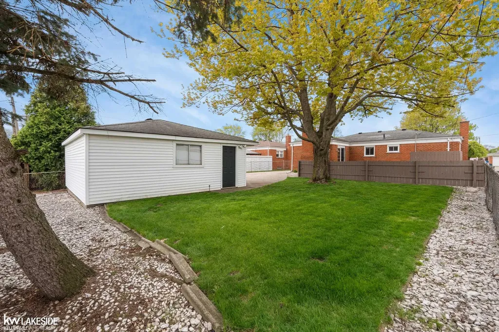 32344 Firwood Warren City MI 48088