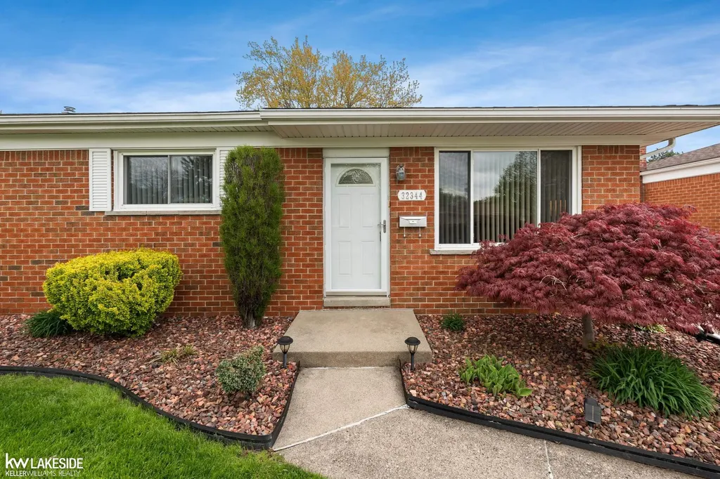 32344 Firwood Warren City MI 48088