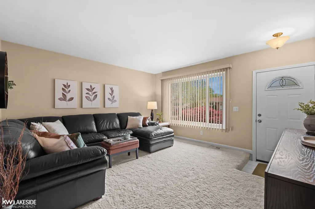 32344 Firwood Warren City MI 48088