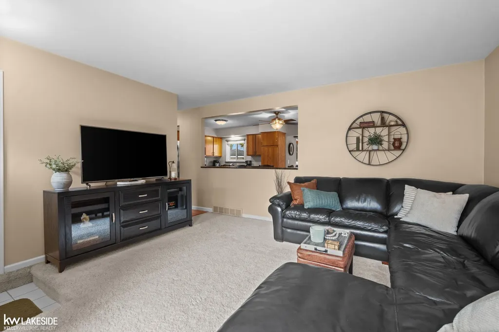 32344 Firwood Warren City MI 48088