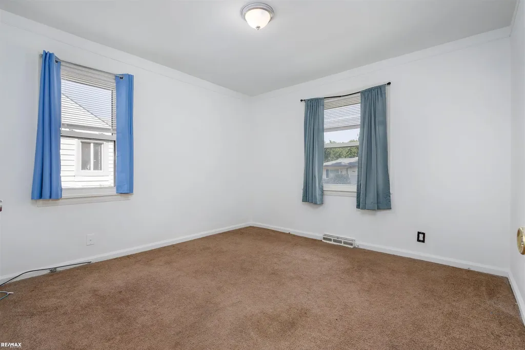 22012 Grand Lake Street St. Clair Shores City MI 48080