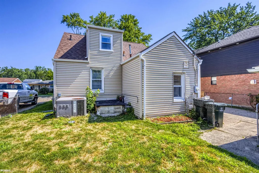 22012 Grand Lake Street St. Clair Shores City MI 48080