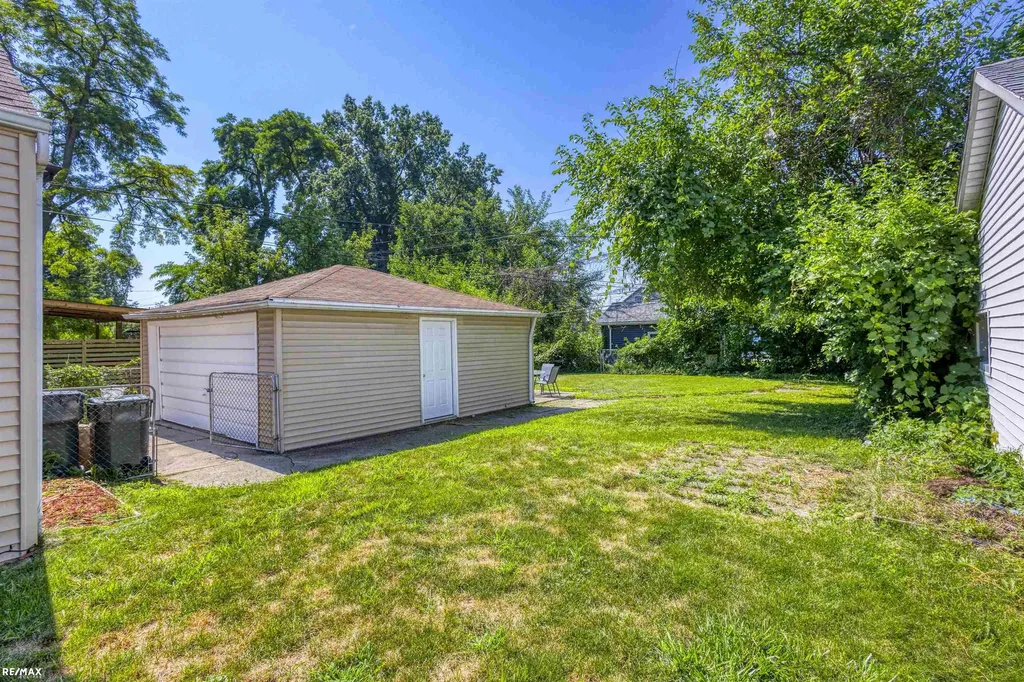 22012 Grand Lake Street St. Clair Shores City MI 48080
