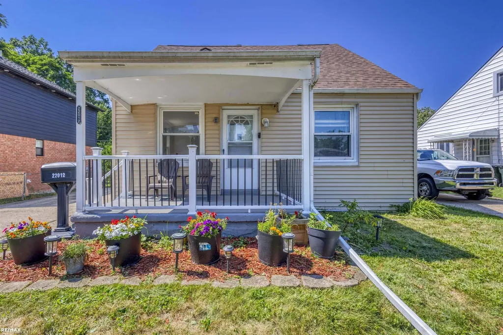 22012 Grand Lake Street St. Clair Shores City MI 48080