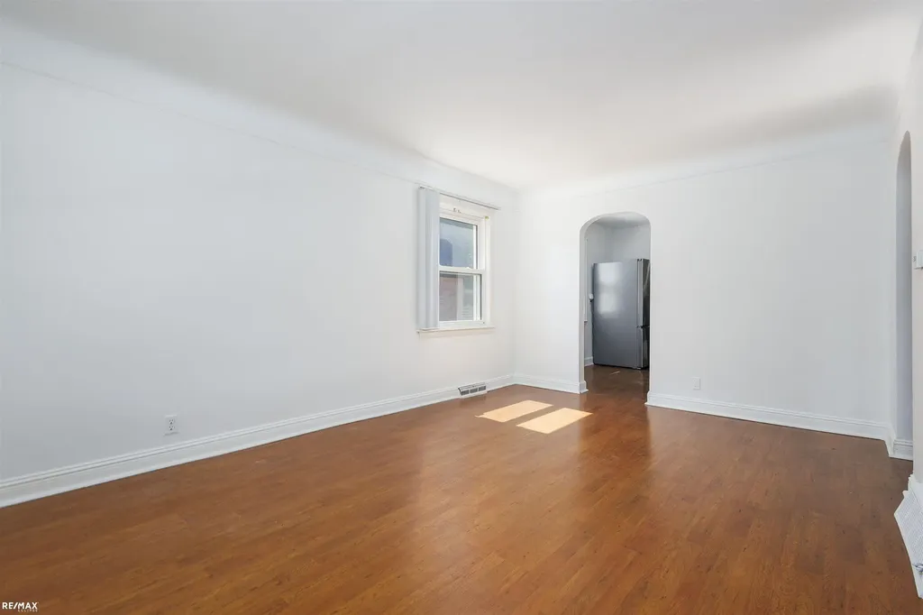 22012 Grand Lake Street St. Clair Shores City MI 48080