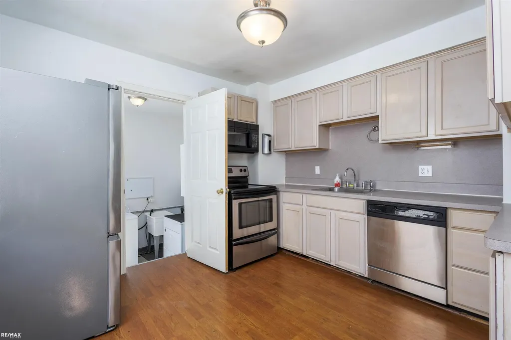 22012 Grand Lake Street St. Clair Shores City MI 48080