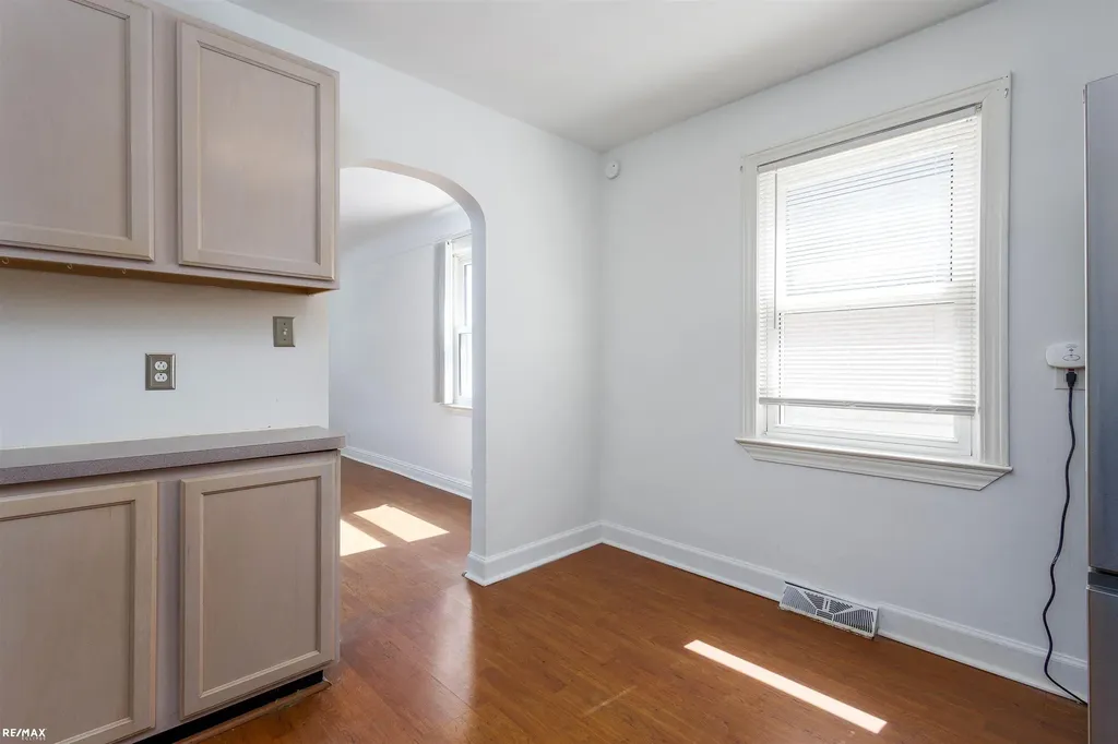 22012 Grand Lake Street St. Clair Shores City MI 48080