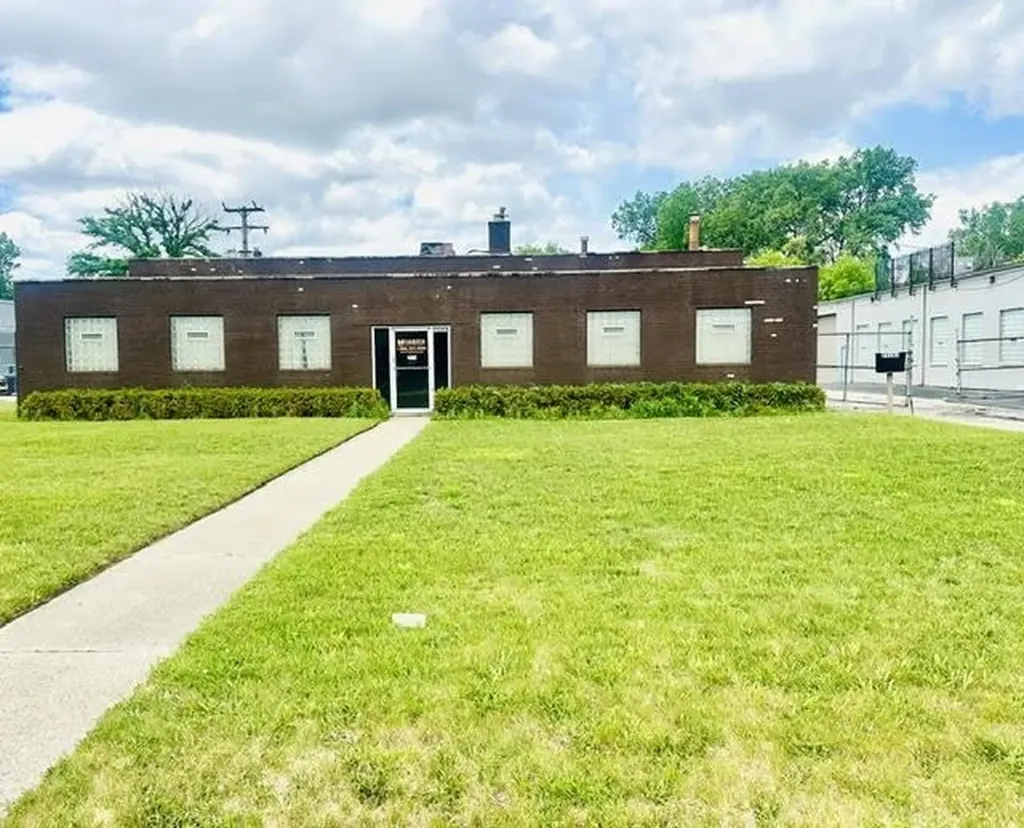 25141 Easy Street Warren City MI 48089