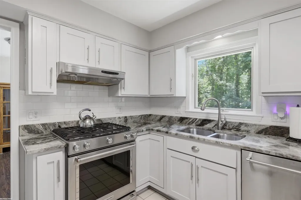 49861 Valley Drive Shelby Charter Township MI 48317