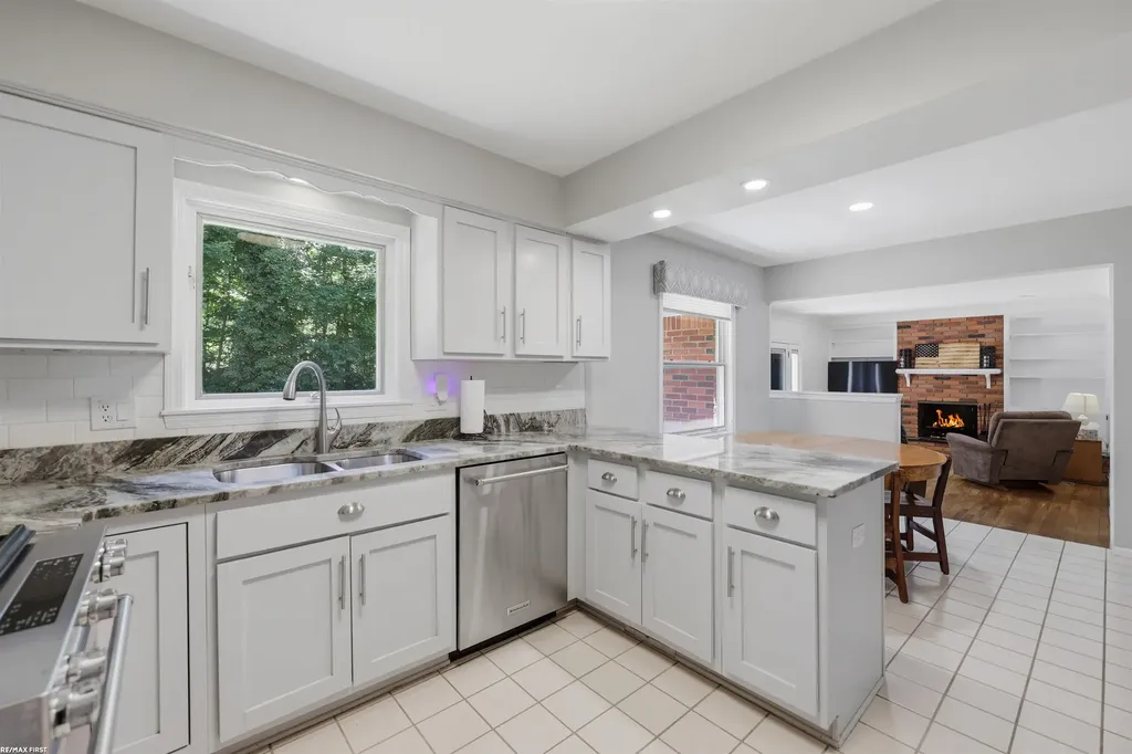 49861 Valley Drive Shelby Charter Township MI 48317