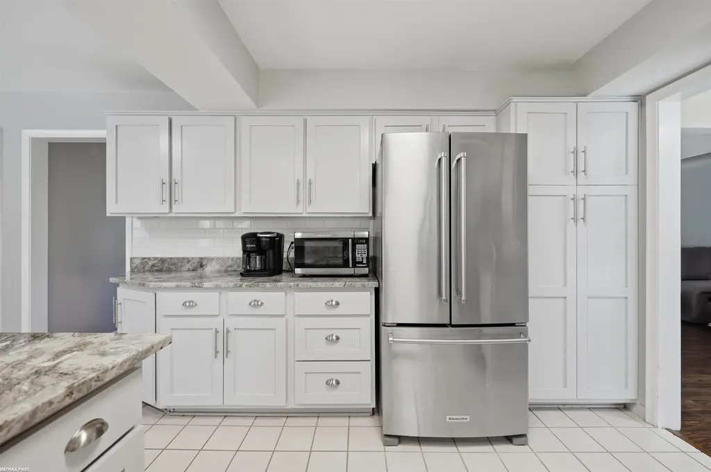 49861 Valley Drive Shelby Charter Township MI 48317