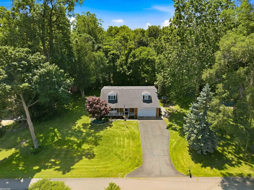 49861 Valley Drive Shelby Charter Township MI 48317