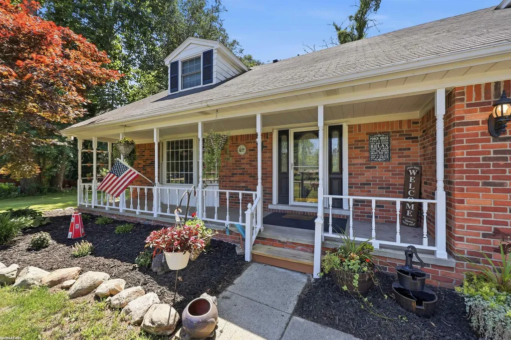 49861 Valley Drive Shelby Charter Township MI 48317
