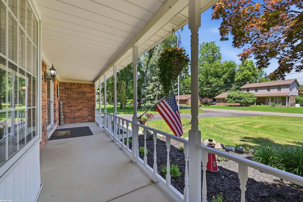 49861 Valley Drive Shelby Charter Township MI 48317