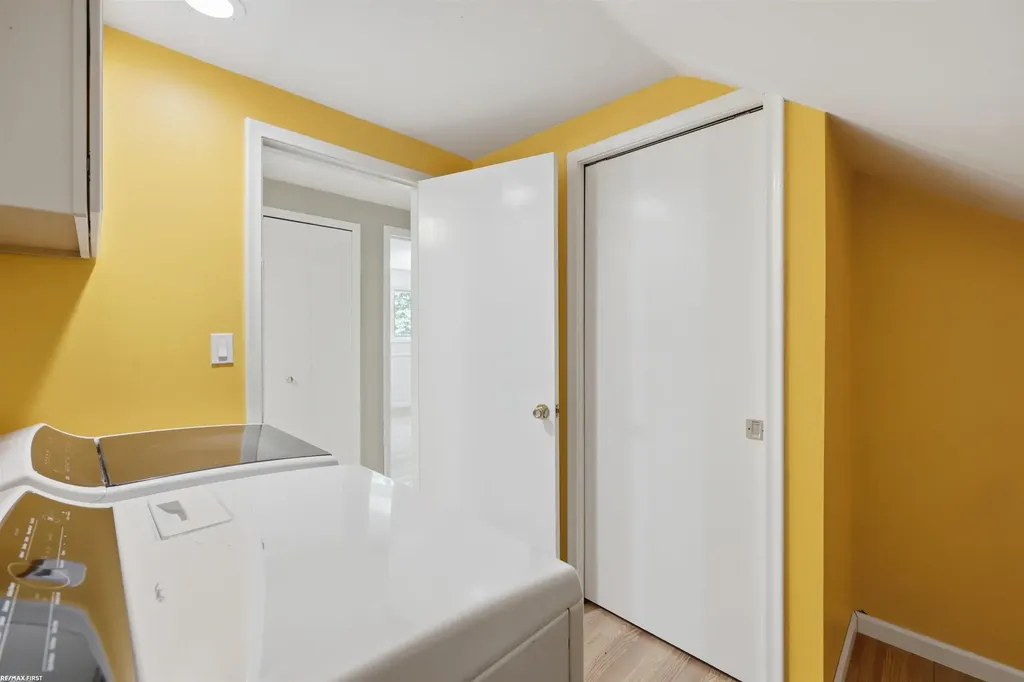 49861 Valley Drive Shelby Charter Township MI 48317