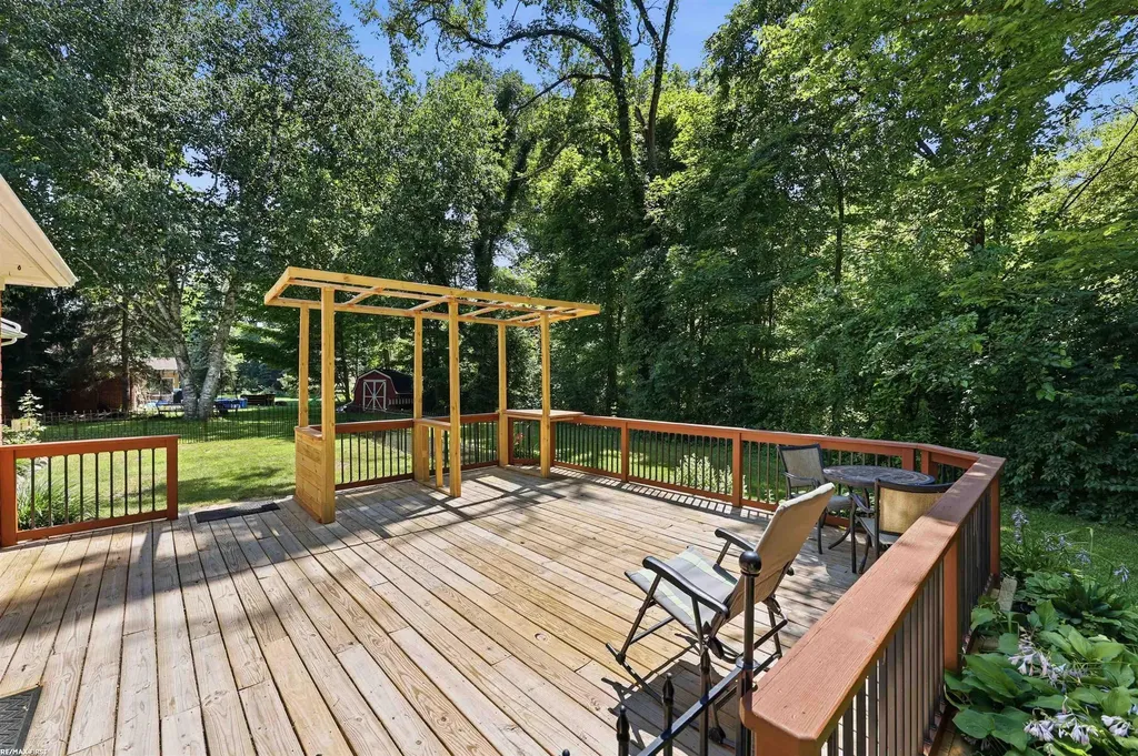 49861 Valley Drive Shelby Charter Township MI 48317