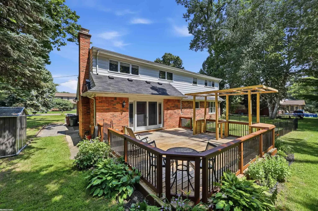 49861 Valley Drive Shelby Charter Township MI 48317