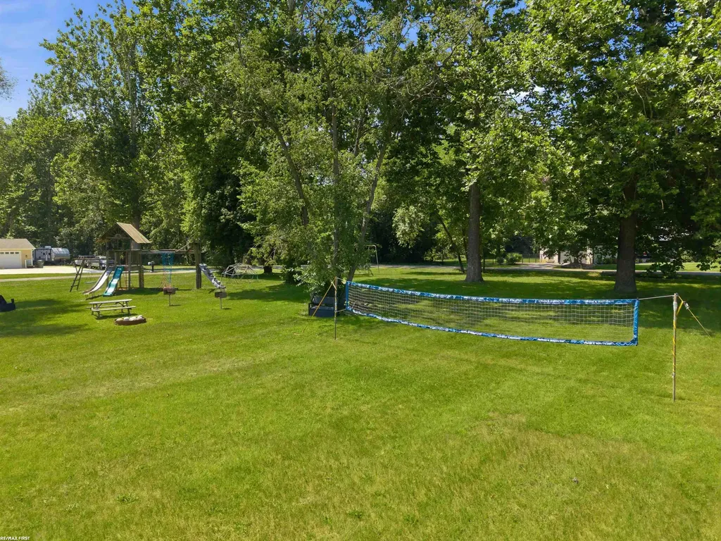 49861 Valley Drive Shelby Charter Township MI 48317