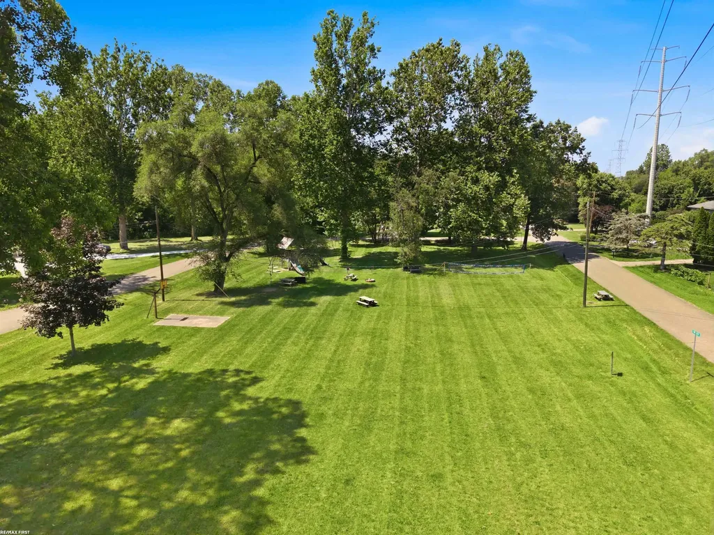 49861 Valley Drive Shelby Charter Township MI 48317