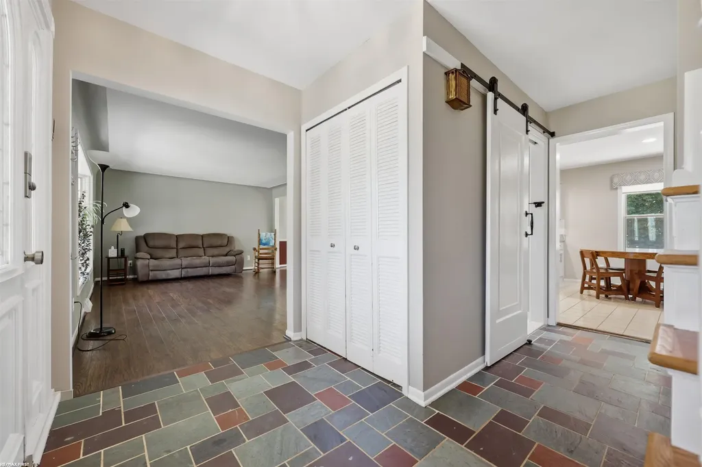 49861 Valley Drive Shelby Charter Township MI 48317