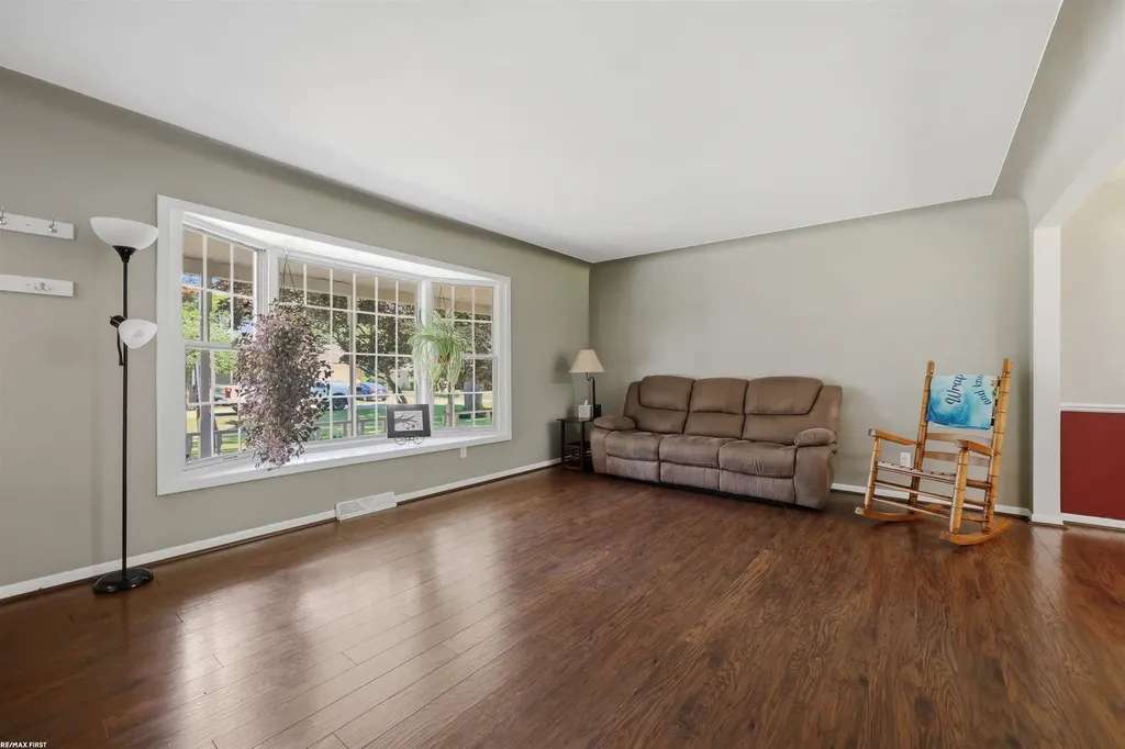 49861 Valley Drive Shelby Charter Township MI 48317
