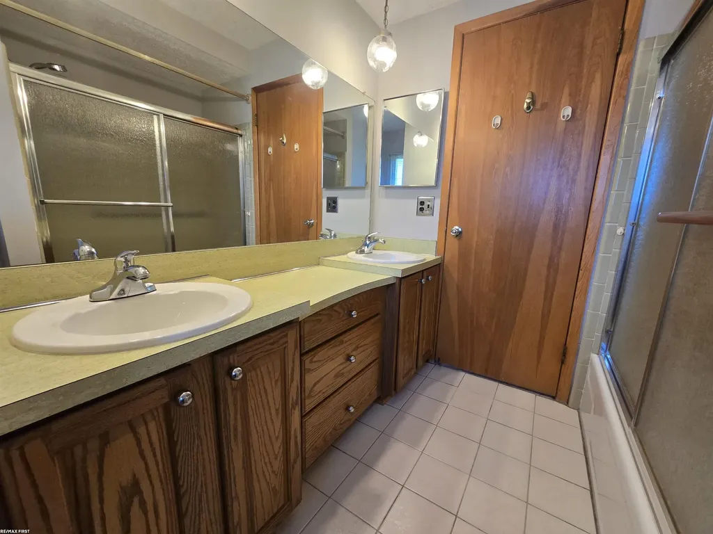 14968 Clemson Drive Sterling Heights City MI 48313