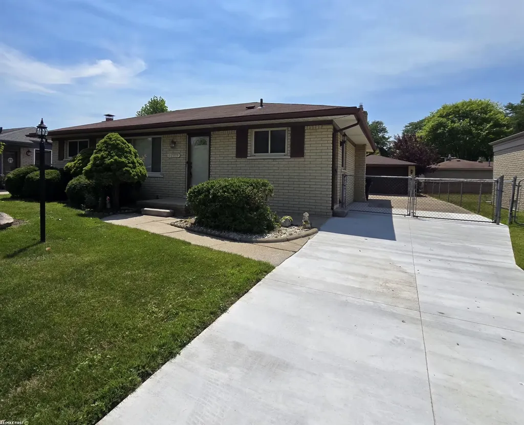 14968 Clemson Drive Sterling Heights City MI 48313