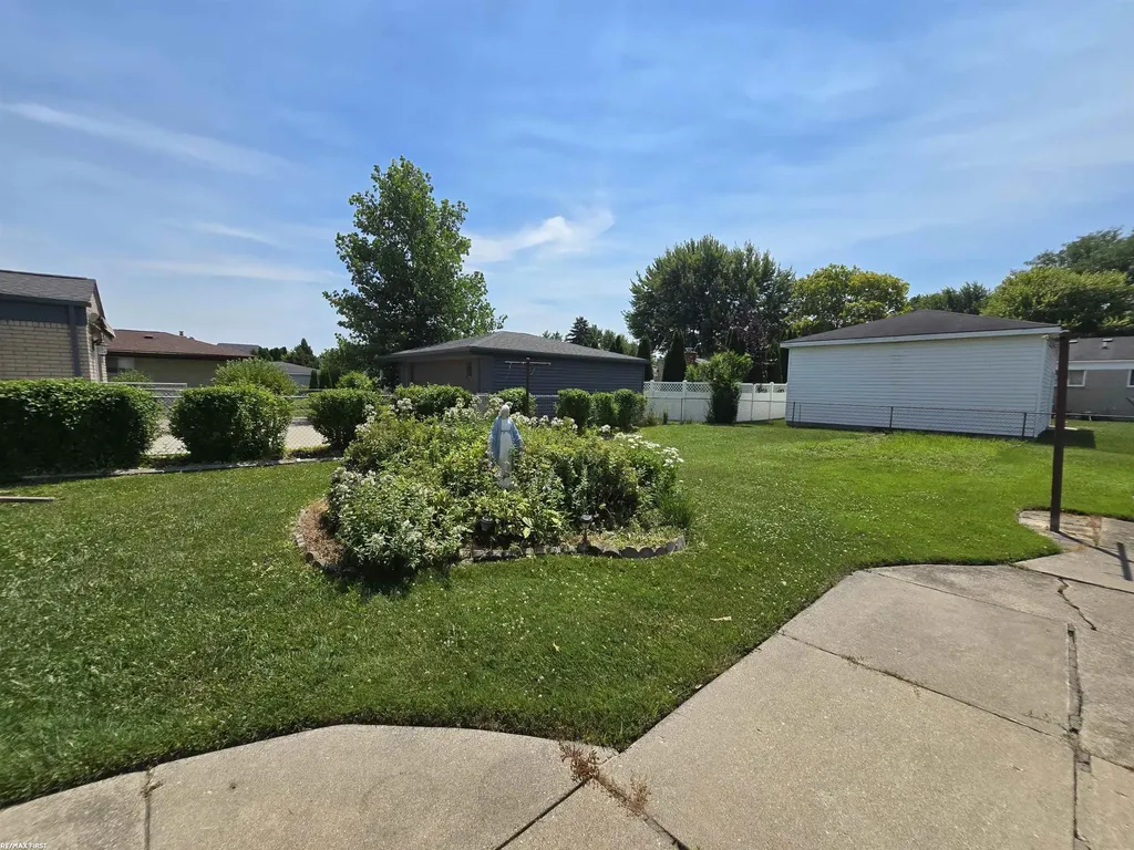 14968 Clemson Drive Sterling Heights City MI 48313