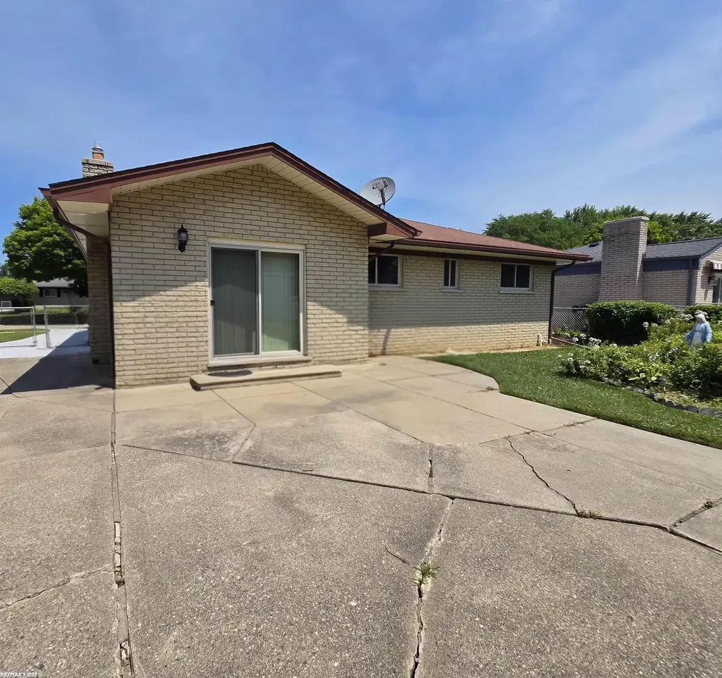 14968 Clemson Drive Sterling Heights City MI 48313