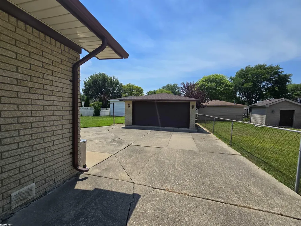 14968 Clemson Drive Sterling Heights City MI 48313