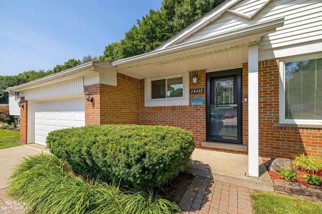 14433 Oxford Road Plymouth City MI 48170