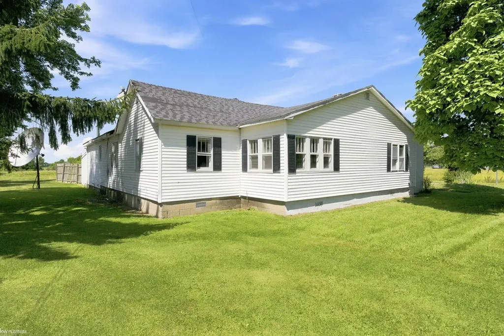 6098 Burtch Road Grant Township MI 48032