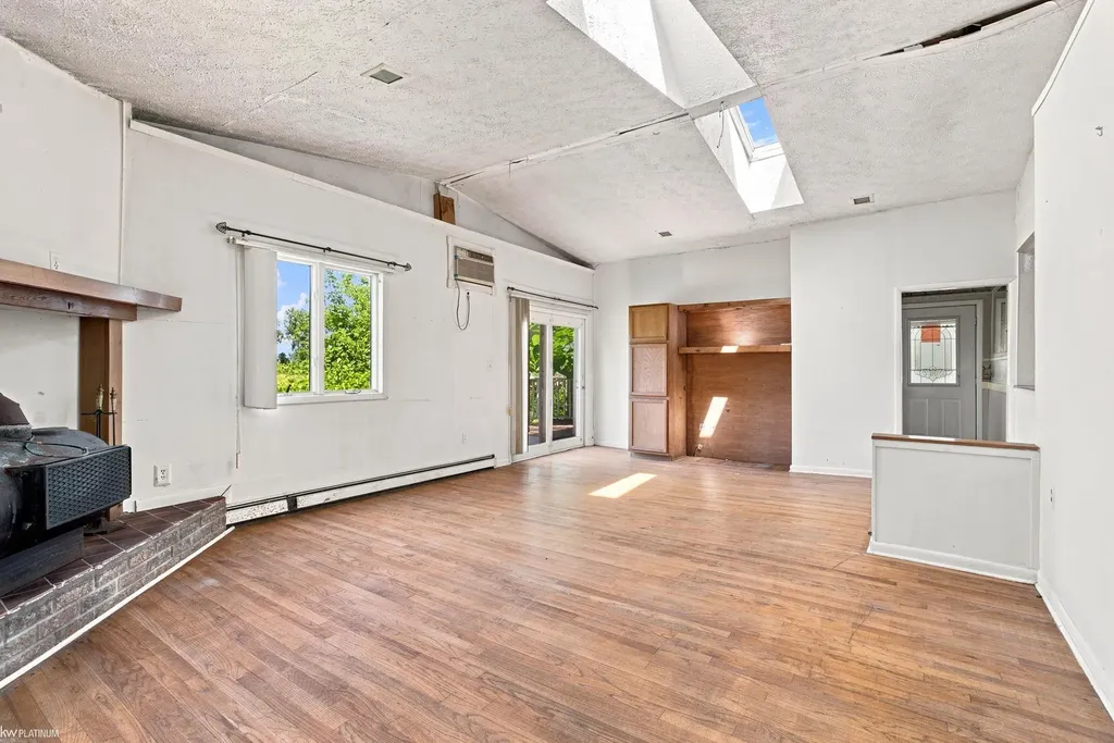 6098 Burtch Road Grant Township MI 48032