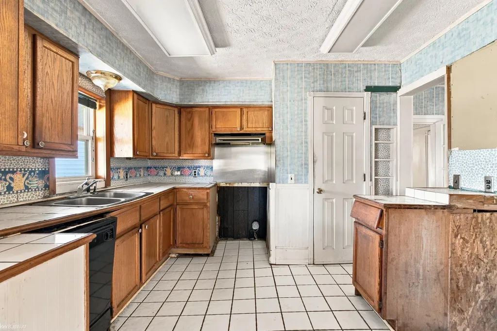 6098 Burtch Road Grant Township MI 48032