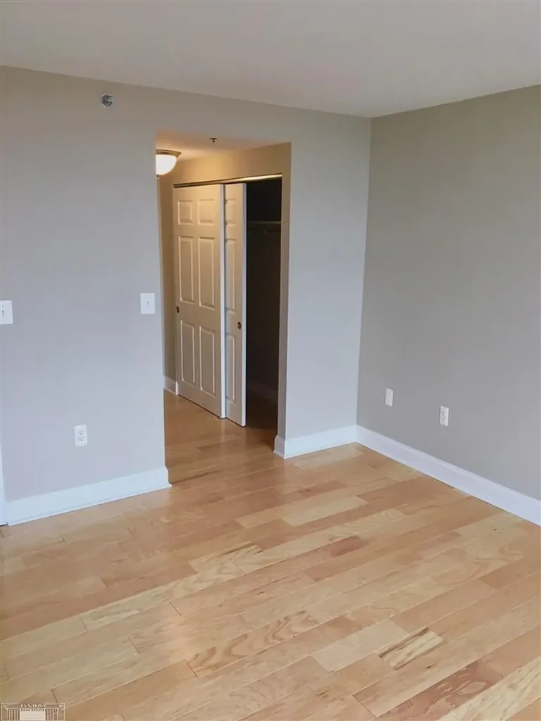 250 E Harbortown #1006 Drive Detroit City MI 48207