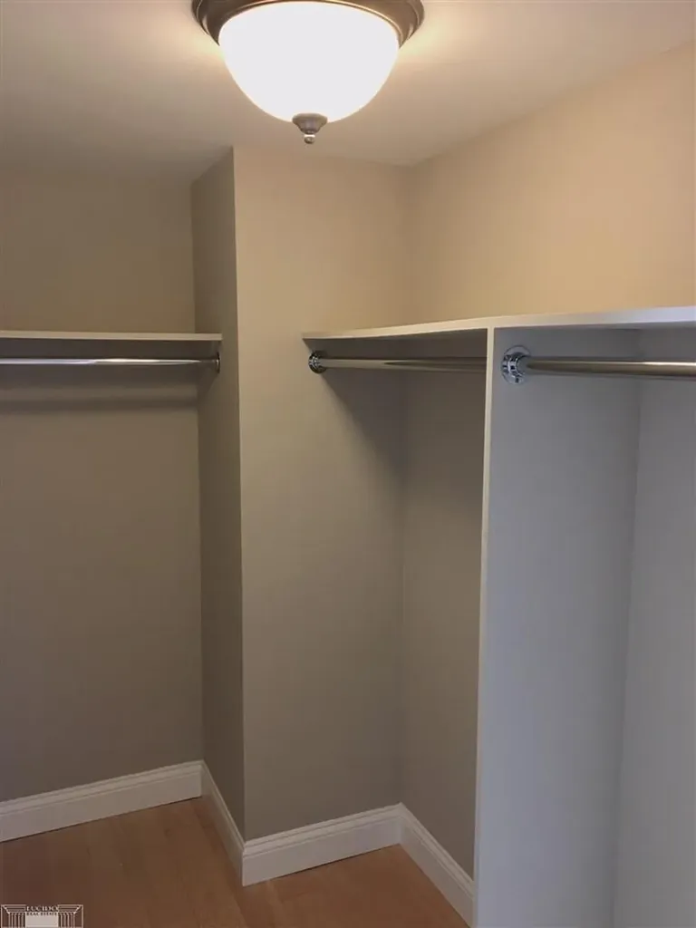 250 E Harbortown #1006 Drive Detroit City MI 48207