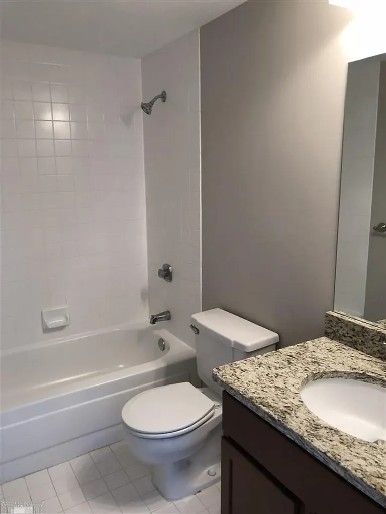 250 E Harbortown #1006 Drive Detroit City MI 48207