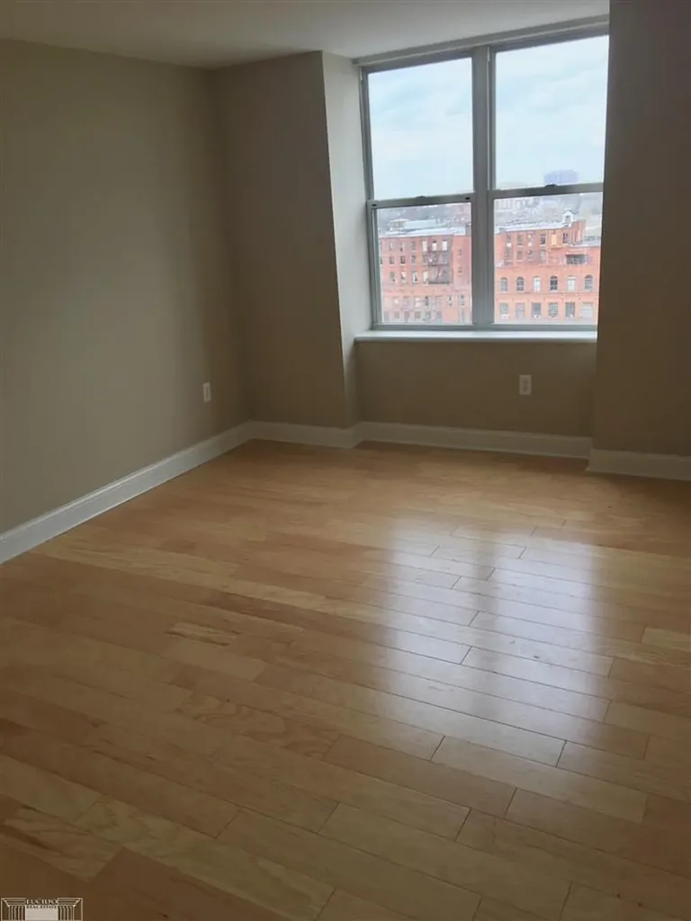 250 E Harbortown #1006 Drive Detroit City MI 48207