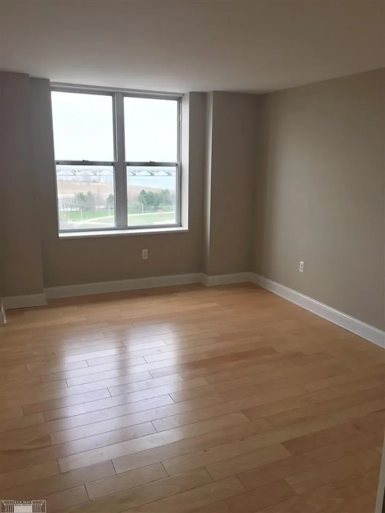 250 E Harbortown #1006 Drive Detroit City MI 48207