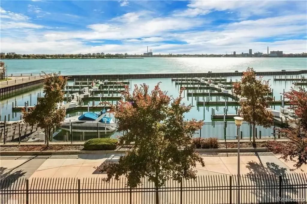 250 E Harbortown #1006 Drive Detroit City MI 48207