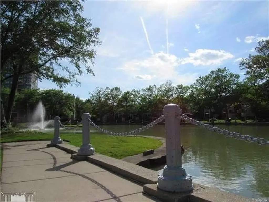 250 E Harbortown #1006 Drive Detroit City MI 48207