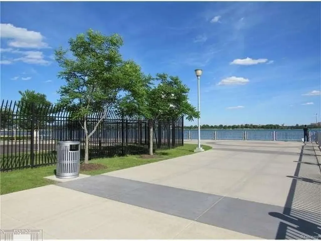 250 E Harbortown #1006 Drive Detroit City MI 48207
