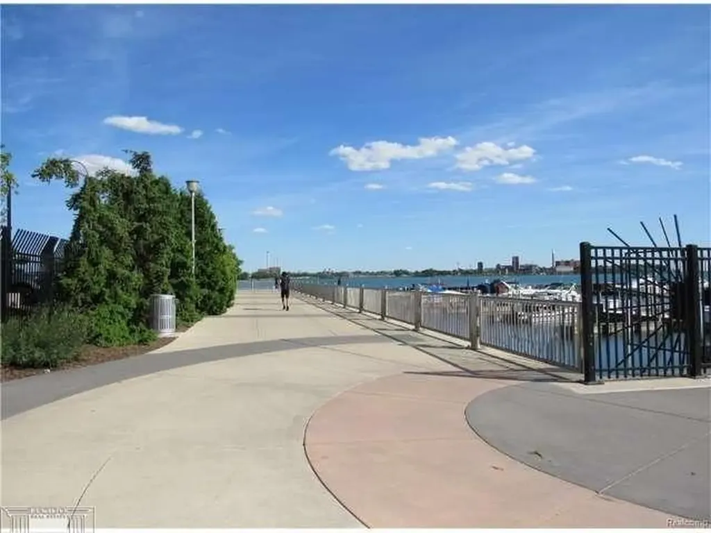 250 E Harbortown #1006 Drive Detroit City MI 48207