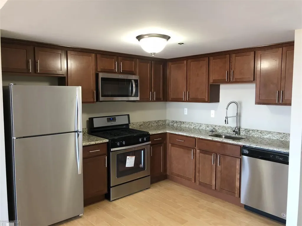 250 E Harbortown #1006 Drive Detroit City MI 48207